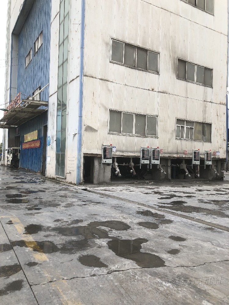 大街上裝混凝土的大卡車，為什么要邊走邊轉(zhuǎn)？看完長見識(shí)了